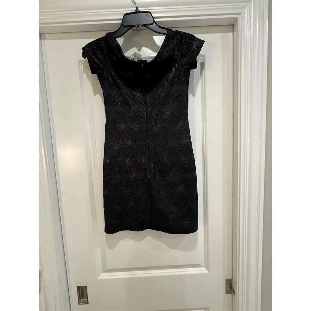 By Debra Juniors Black Off-the-Shoulder Mini Dress Party Cocktail Size 2 - Picture 2 of 3